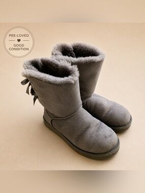 🖤 UGG Bailey Bow II Boots – Gray 🖤
✨ Pre-Loved | Good Condition ✨